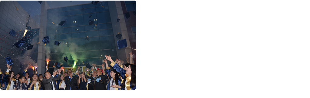 ﷯ Kipaş Fen ve Anadolu Liseleri "Mezuniyet Töreni 2024" ﷯ Kipaş Eğitim Kurumları Fen ve Anadolu Lisesi öğrencilerimiz okulumuzun bahçesinde düzenlenen törende görkemli kutlamalarla mezun oldular. Törende Kipaş'ın Lider Aslanlarının mutluluklarına veliler ve öğretmenler de ortak oldu. Öğrencilerimize yeni yaşantılarında başarılar diliyoruz.